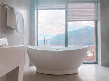 Фото номера Люкс с кроватью размера «king-size» и балконом Курортные отели Mtserlebi Resort г. K&#39;vishkhet&#39;i 6