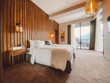 Фото номера Люкс с кроватью размера «king-size» и балконом Курортные отели Mtserlebi Resort г. K&#39;vishkhet&#39;i 8