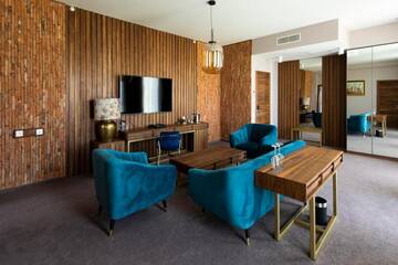 Фото номера Люкс с кроватью размера «king-size» и балконом Курортные отели Mtserlebi Resort г. K&#39;vishkhet&#39;i 10